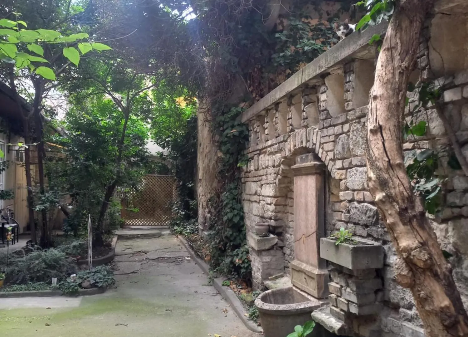 Mysterious Garden Apartment Budapest