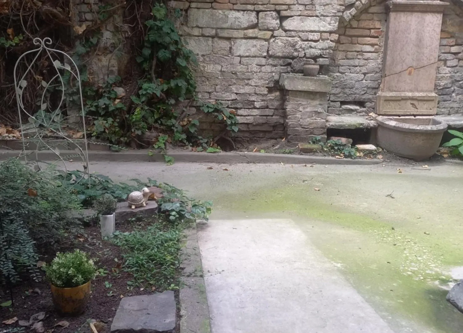Mysterious Garden Apartment Budapest